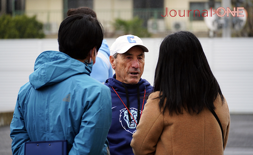 アメリカンフットボール Japan U.S. DREAM BOWL 2023 アイビー・リーグ（Ivy League）のオールスターチーム Al Bagnoliヘッドコーチ-Journal-ONE撮影