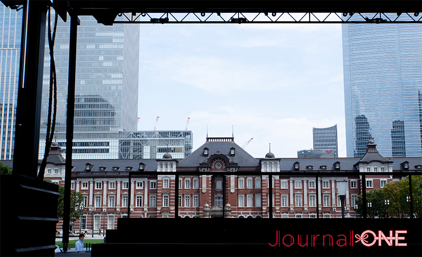 東京駅を借景にした特設ステージが丸の内内行幸通りに設定され、ラグビーワールドカップ日本代表BRAVE壮行会2023-Journal-ONE撮影
