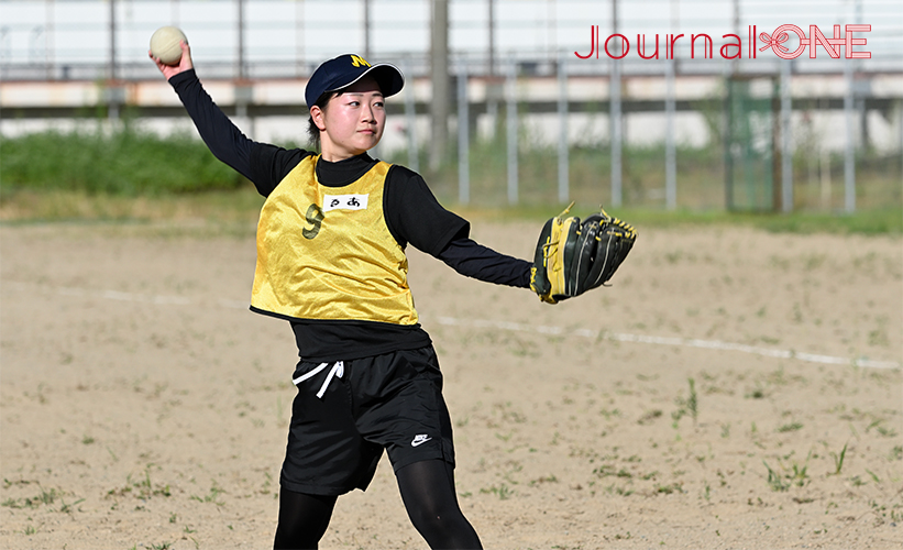 女子ソフトボール 元日本代表監督の宇津木妙子さんが訪れた岐阜県飛騨市神岡町でマラソンソフトボールに参加する地元の皆さん-Journal-ONE撮影