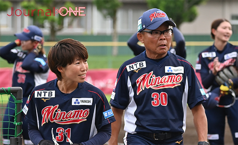 ソフトボール・JDリーグ後半戦開幕| 大垣ミナモの門松浩孝監督がホンダリベルタ後に試合を振り返る-Journal-ONE撮影