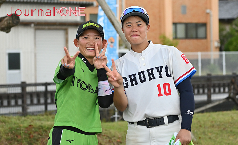 ソフトボール 全日本総合選手権| JDリーグの伊予銀行ヴェールズに健闘した中京大学の主将の市川 愛渚（ひな）選手（星野高）は先輩の川口茉奈選手にご挨拶（佐賀県白石町にて）-Journal-ONE撮影