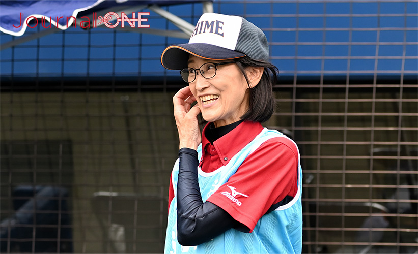 女子ソフトボールJDリーグ| 松山ラウンドの運営を明るく仕切る愛媛県ソフトボール協会副理事長の高岡 絵里さんも元実業団ソフトボール選手-Journal-ONE撮影