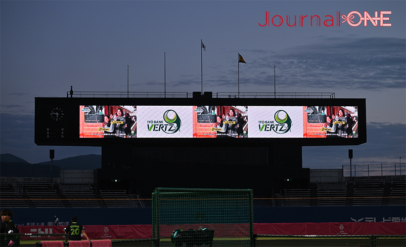 ソフトボールJDリーグ| 坊ちゃんスタジアムでのナイトゲーム・伊予銀行vsシオノギの試合前にバックスクリーンで放映された "四国を元気に!" のプロモーションビデオ-Journal-ONE撮影