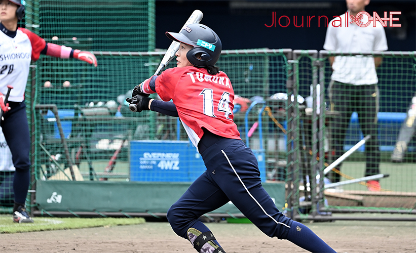 ソフトボールJDリーグ| 第12節松山ラウンドでシオノギレインボーストークス兵庫の戸村美紅選手が先制本塁打を放つ-Journal-ONE撮影