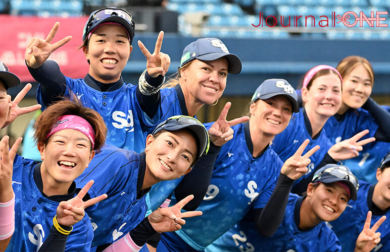 ソフトボールJDリーグ| 第12節松山ラウンドで笑顔いっぱいのSGホールディングスギャラクシースターズ選手たち-Journal-ONE撮影