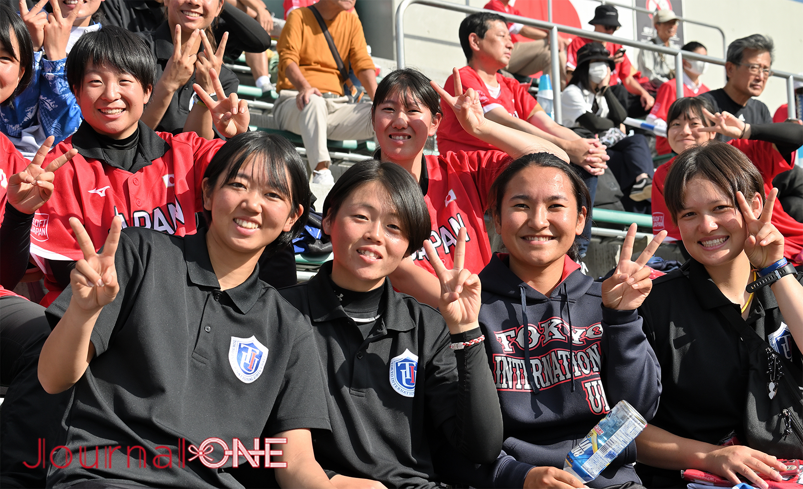 女子ソフトボールU15ワールドカップ| 日本対台湾予選リーグを観戦する未来の日本代表を目指す東京国際大学ソフトボール部の皆さん-Journal-ONE撮影