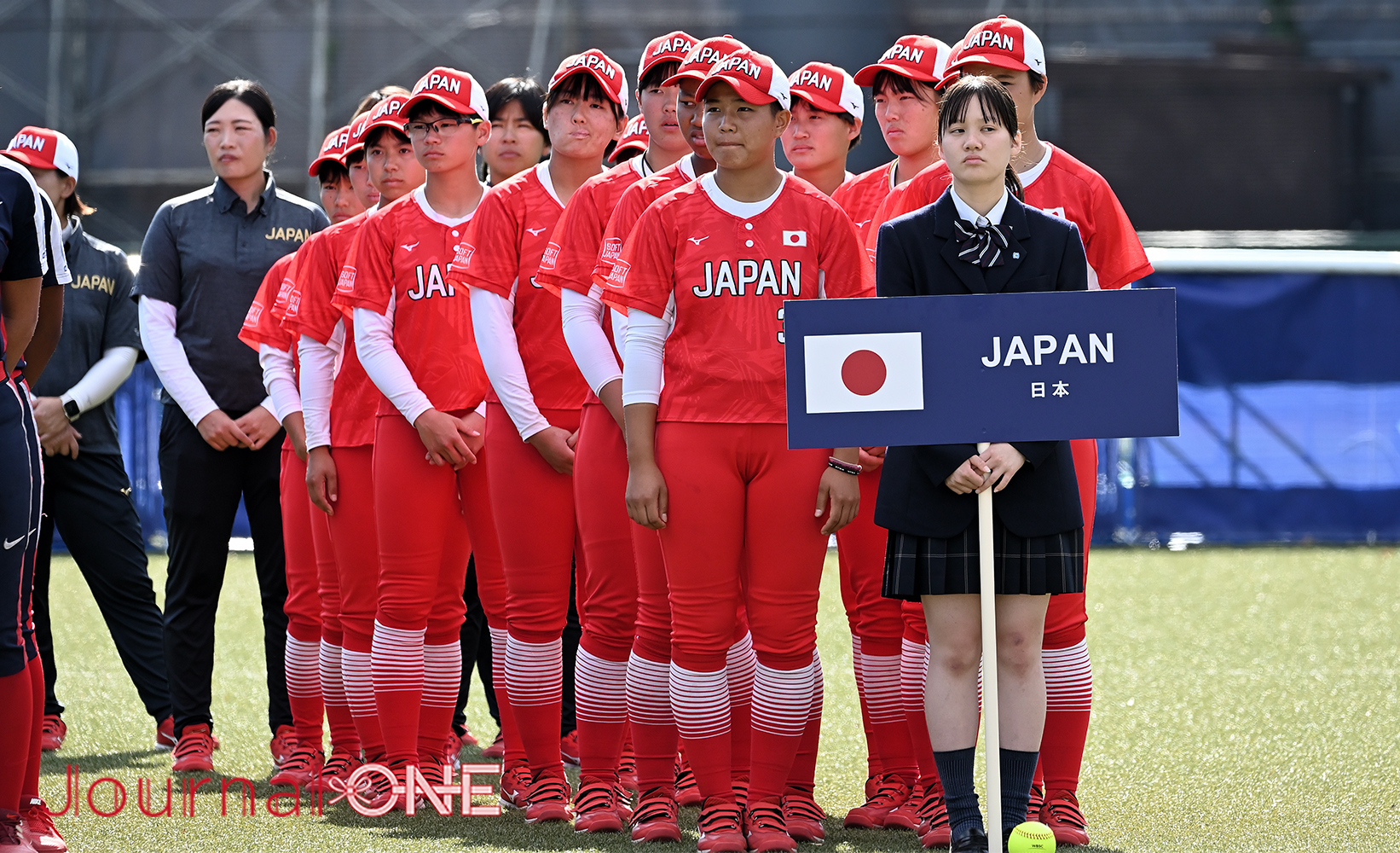女子ソフトボールU15ワールドカップ| 開会式に整列するU15日本代表の凜々しい姿-Journal-ONE撮影