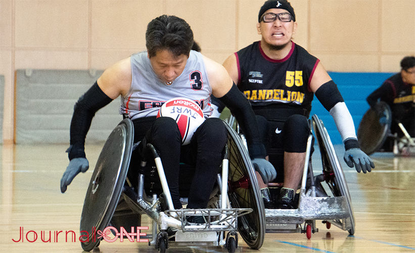 車いすラグビー日本選手権予選 福岡大会| Freedomの畑中功介選手が懸命にボールを運ぶ-Journal-ONE撮影