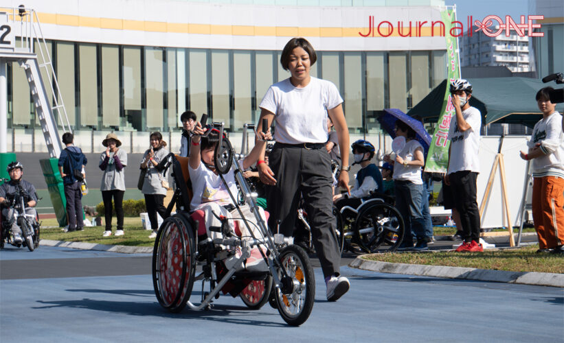 千葉県松戸市でハンドサイクル試乗会| さいたま市から参加した橋本さんご一家も競輪場での試乗会で笑顔-Journal-ONE撮影