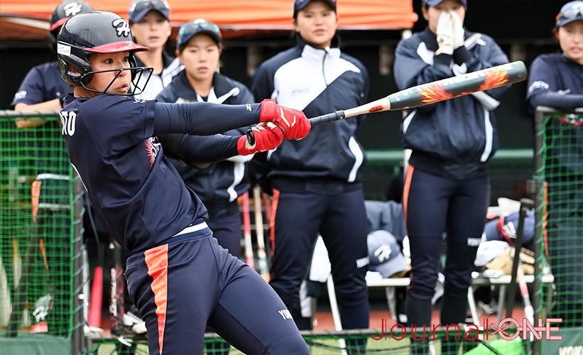 女子ソフト JDリーグ| プレーオフ2ndラウンド 日立サンディーバvsホンダリベルタ 加賀から復帰の杉本梨緒選手(日立サンディーバ)は5打席全てに出塁しチームの起爆剤として1番の役割を果たす-Journal-ONE撮影