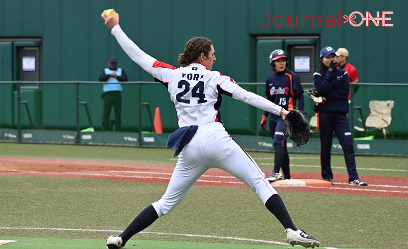 女子ソフト JDリーグ| プレーオフ2ndラウンド 日立サンディーバvsホンダリベルタ 先発のAlly・CARDA（アリー・カーダ）投手の後を急遽継いだジェイリン・フォード（Jailyn FORD）投手はノーヒットノーランを達成した調子には至らず苦心の投球-Journal-ONE撮影