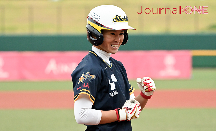 女子ソフト JDリーグ| プレーオフ2ndラウンド 豊田自動織機シャイニングベガvsデンソーブライトペガサス 6回の大逆転劇にダメ押しとなる2点タイムリースリーベースを放つシャイニングベガの竹中真海選手-Journal-ONE撮影