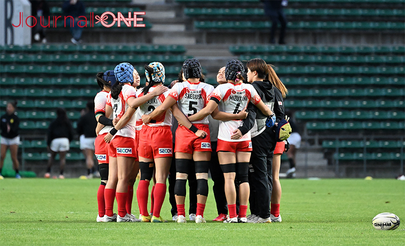 男女７人制ラグビーアジア予選| 予選 日本代表vsタイ サクラセブンズが試合前に円陣を組む-Journal-ONE撮影