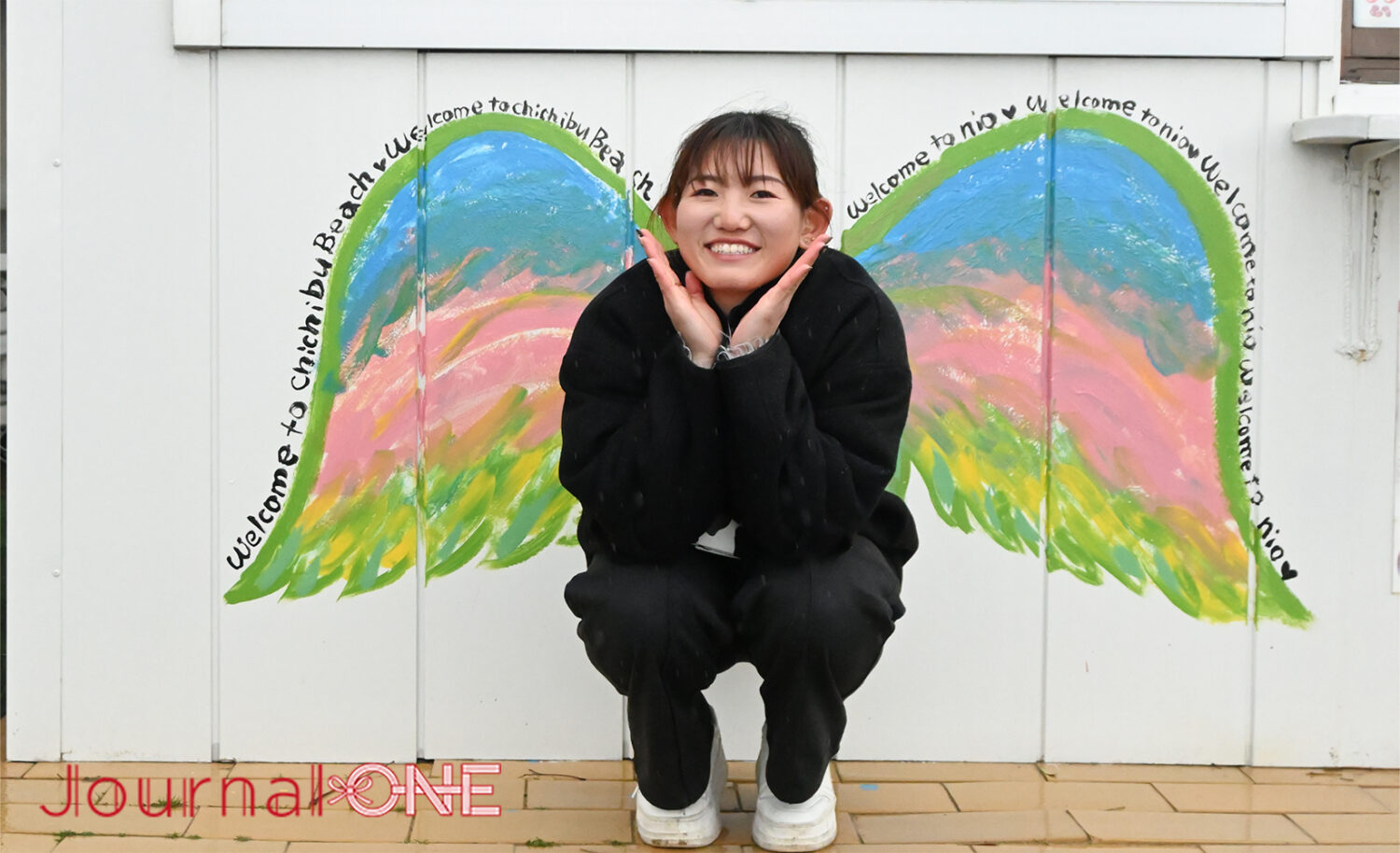 四国を元気に! | JR四国と伊予銀行の地域創生企画で女子ソフトボール・伊予銀行ヴェールズの川口茉菜、庄村瑠衣、遠藤杏樺の3選手が父母ヶ浜で映え写真に挑戦-Journal-ONE撮影