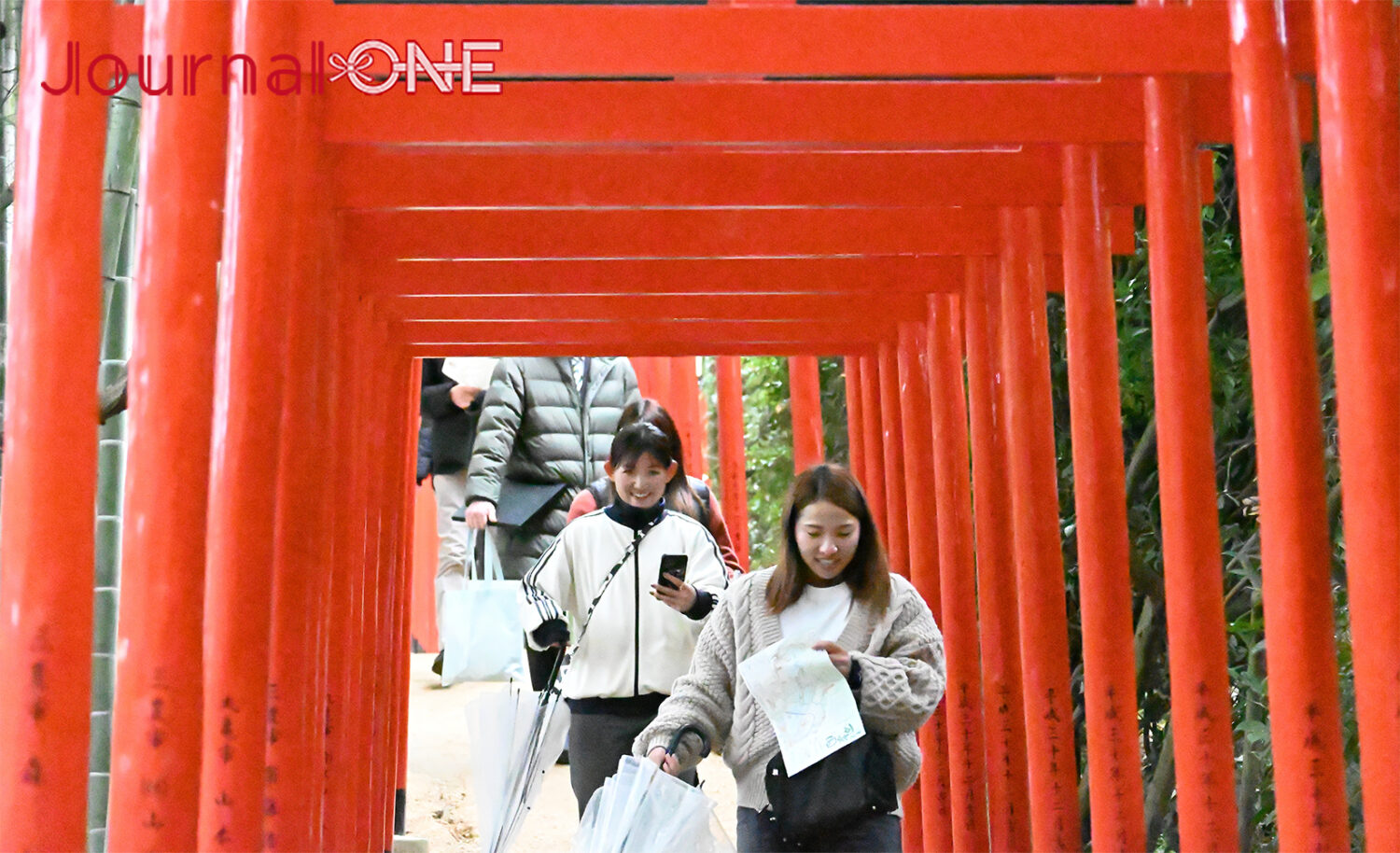 四国を元気に! | JR四国と伊予銀行の地域創生企画で女子ソフトボール・伊予銀行ヴェールズの川口茉菜、庄村瑠衣、遠藤杏樺の3選手が中津万象園を見学-Journal-ONE撮影