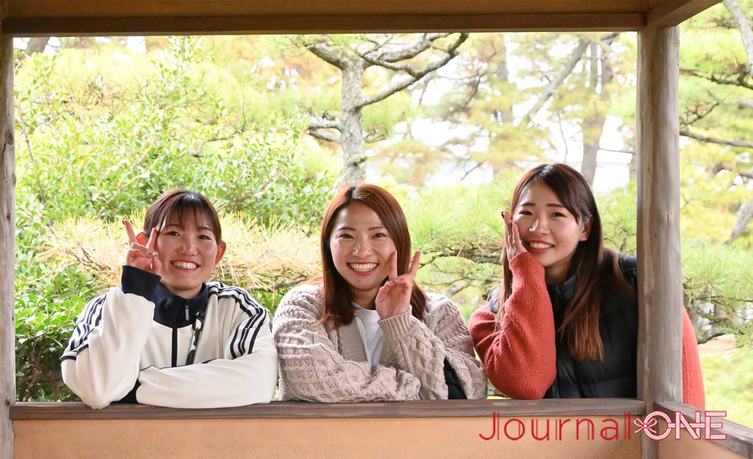 四国を元気に! | JR四国と伊予銀行の地域創生企画で女子ソフトボール・伊予銀行ヴェールズの川口茉菜、庄村瑠衣、遠藤杏樺の3選手が中津万象園を見学-Journal-ONE撮影