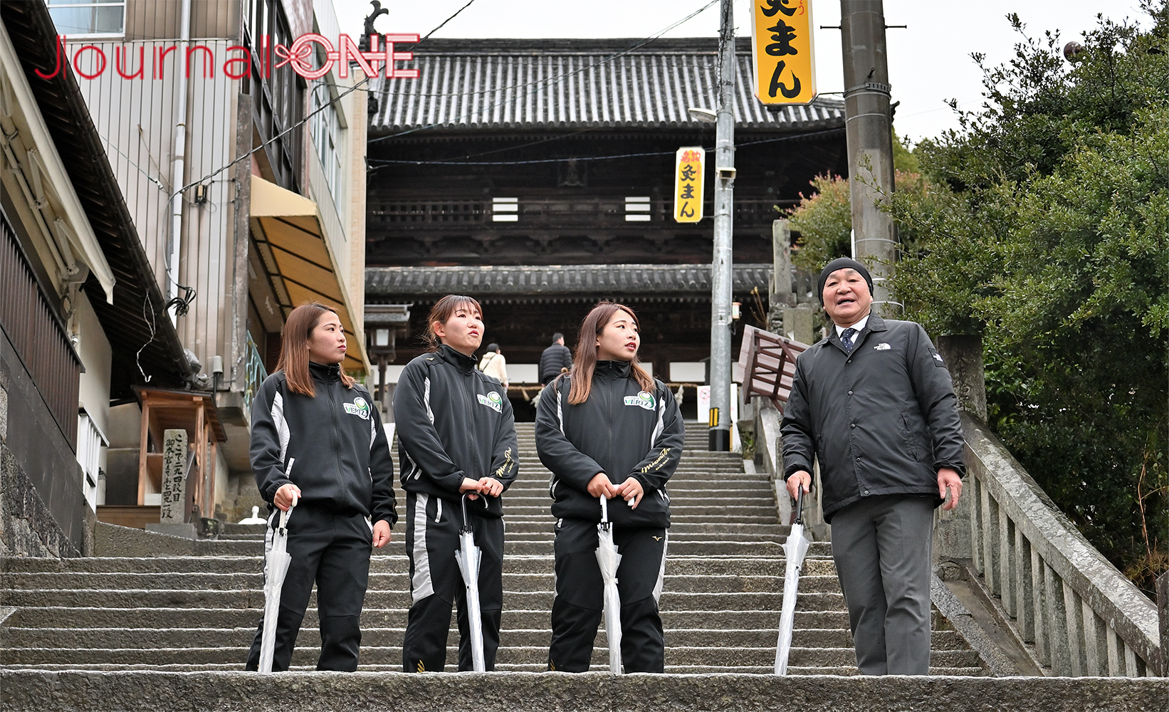 四国を元気に! | JR四国と女子ソフト・伊予銀行ヴェールスの地域創生 川口茉菜,庄村瑠衣､遠藤杏樺の3選手が金刀比羅宮で必勝祈願-Journal-ONE