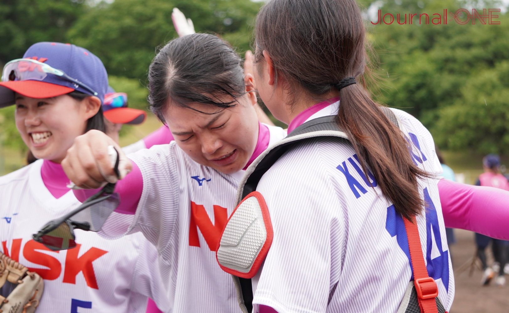 JournalｰONE | ソフトボール・JDリーグの第4節 伊予銀行vs日本精工 母の日ゲームに先発完投勝利し感極まる後藤明日香（日本精工）