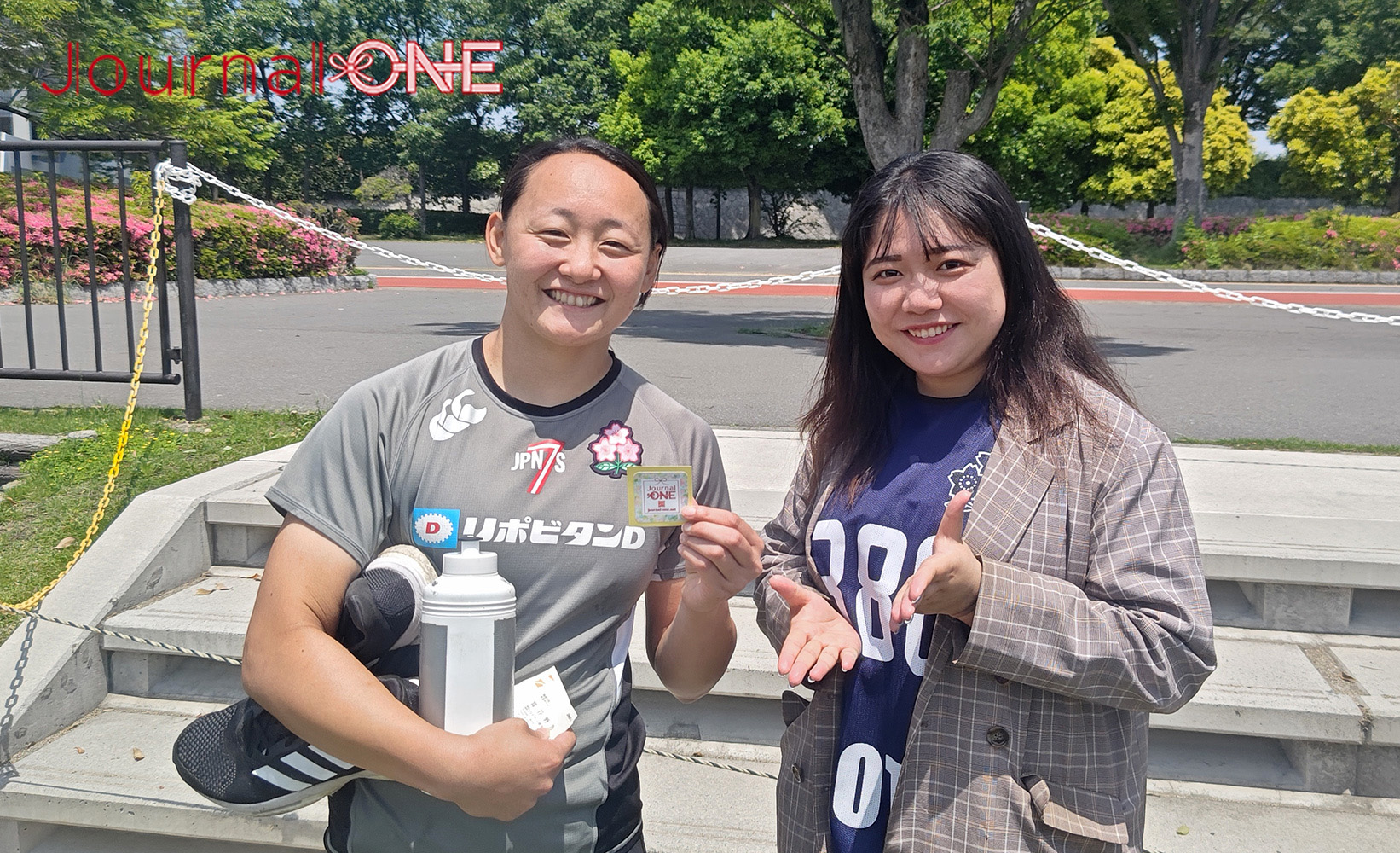 Journal-ONE | 7人制女子ラグビー日本代表 "サクラセブンズ" の平野優芽選手（左）と高校時代にプレーしたJournal-ONE編集部員