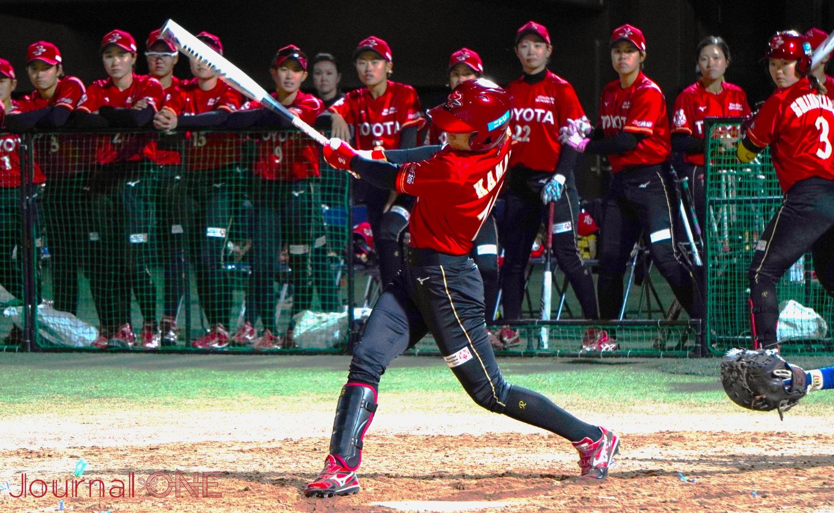  JDリーグ第4節 東海理化vsトヨタ 同点適時打を放つトヨタの主将・鎌田優希