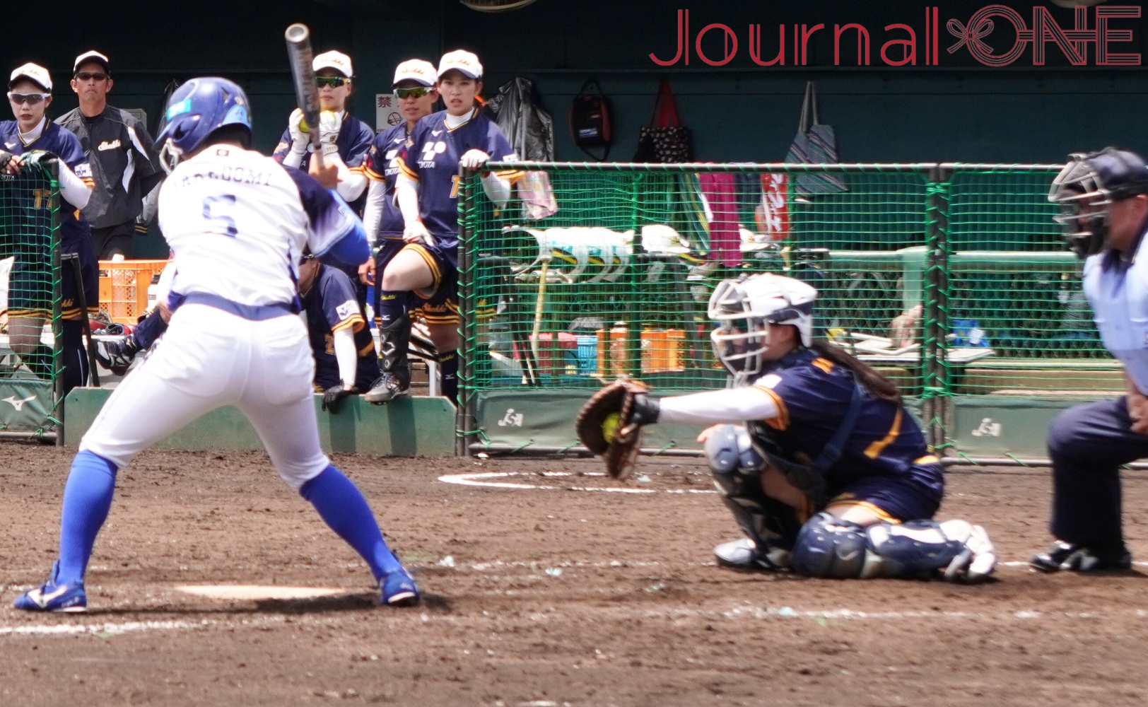 Journal-ONE | JDリーグ ソフト 戸田中央vs自動織機 際どい球を見切って武富沙耶（戸田中央）が押し出しの四球を選ぶ