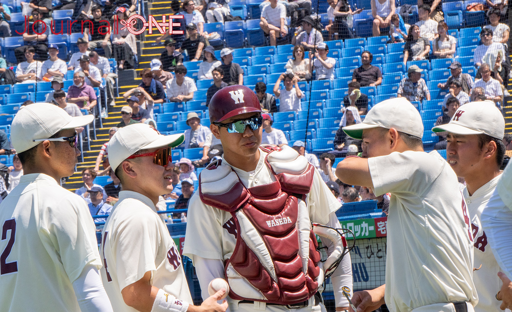 Journal-ONE | 第73回全日本大学野球選手権決勝 早稲田大vs青山学院大 試合前に内野陣を中心に話しをする早大ナイン