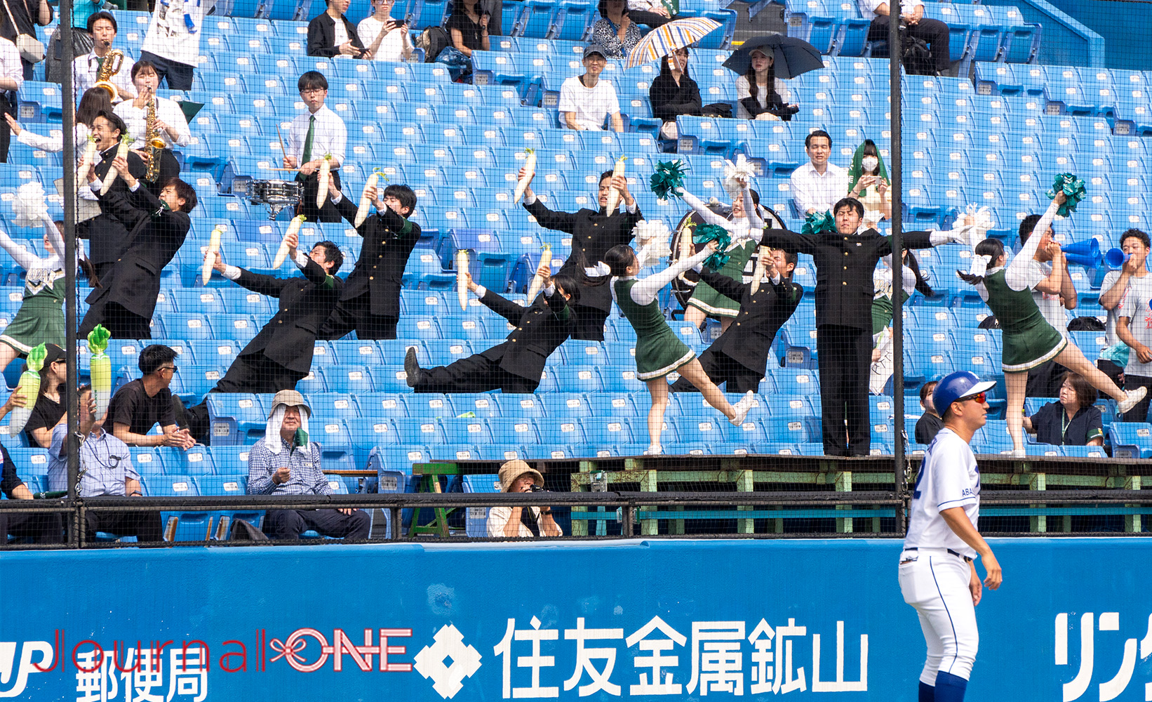 Journal-ONE | 第73回全日本大学野球選手権 天理大戦の1回に先制点をあげた東京農業大学北海道オホーツクの応援団は”大根踊り”の演舞で盛り上がる