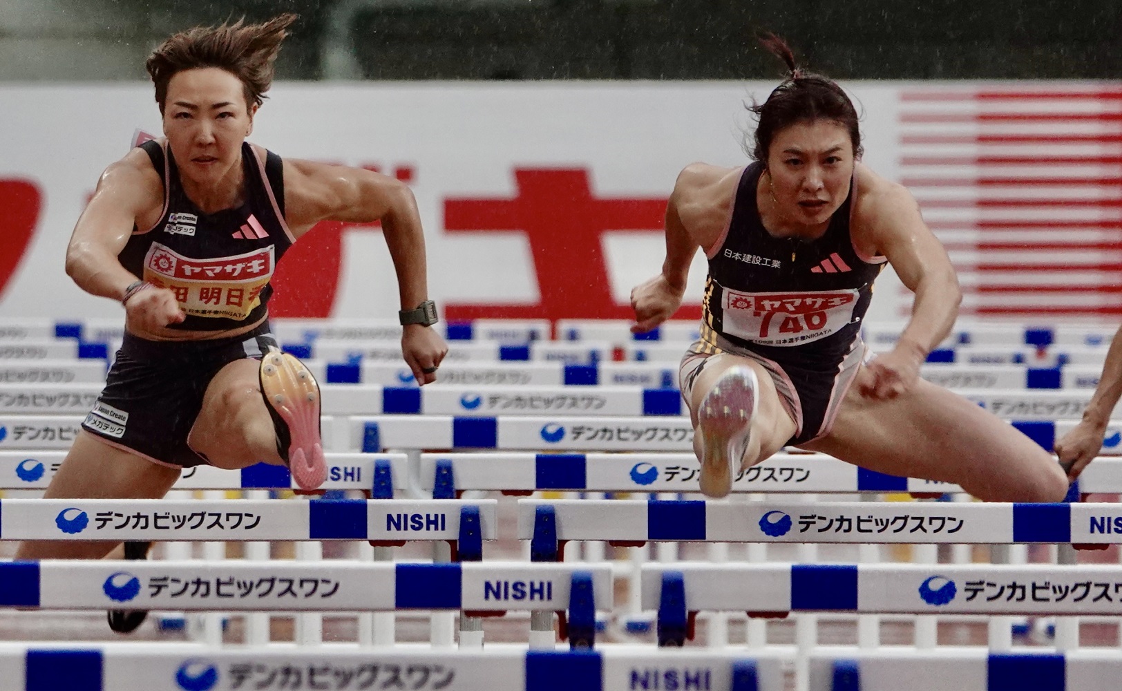 JournalｰONE撮影 | 女子100mハードル準決勝で参加標準記録を突破した福部真子（右）が優勝しパリ五輪代表に内定-児玉育美撮影