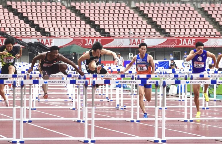 Journal-ONE | 陸上日本選手権 男子110mハードルは村竹ラシッド（左から2人目）が今季世界7位となる13秒07の好記録で圧勝。2位にはベテランの高山峻野（中央）が勝負強さを見せ、若手を抑えた-児玉育美撮影