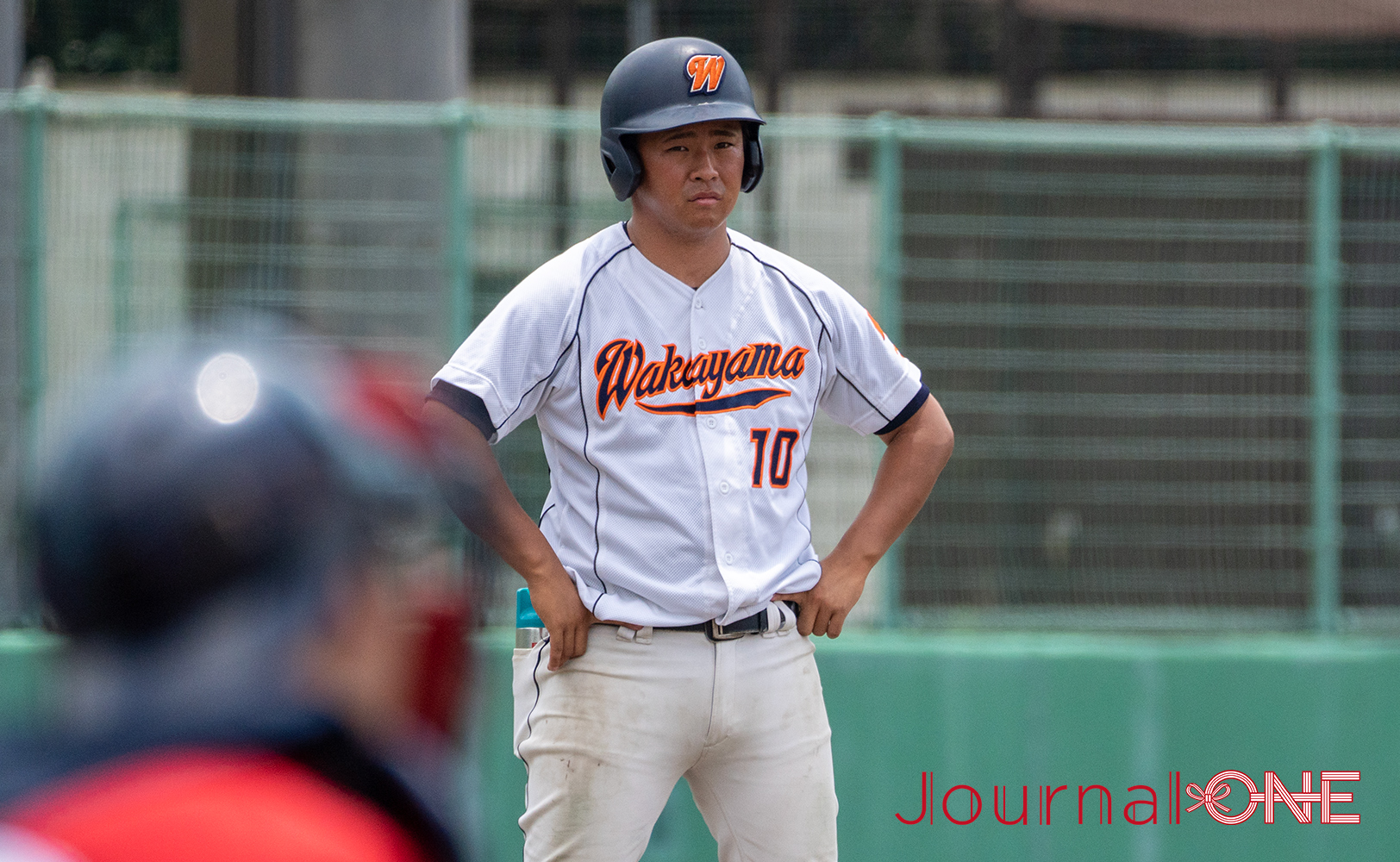 JournalｰONE | 試合では三塁コーチャーとしてチームを支える長岡広平選手（和歌山大）-JournalｰONE撮影