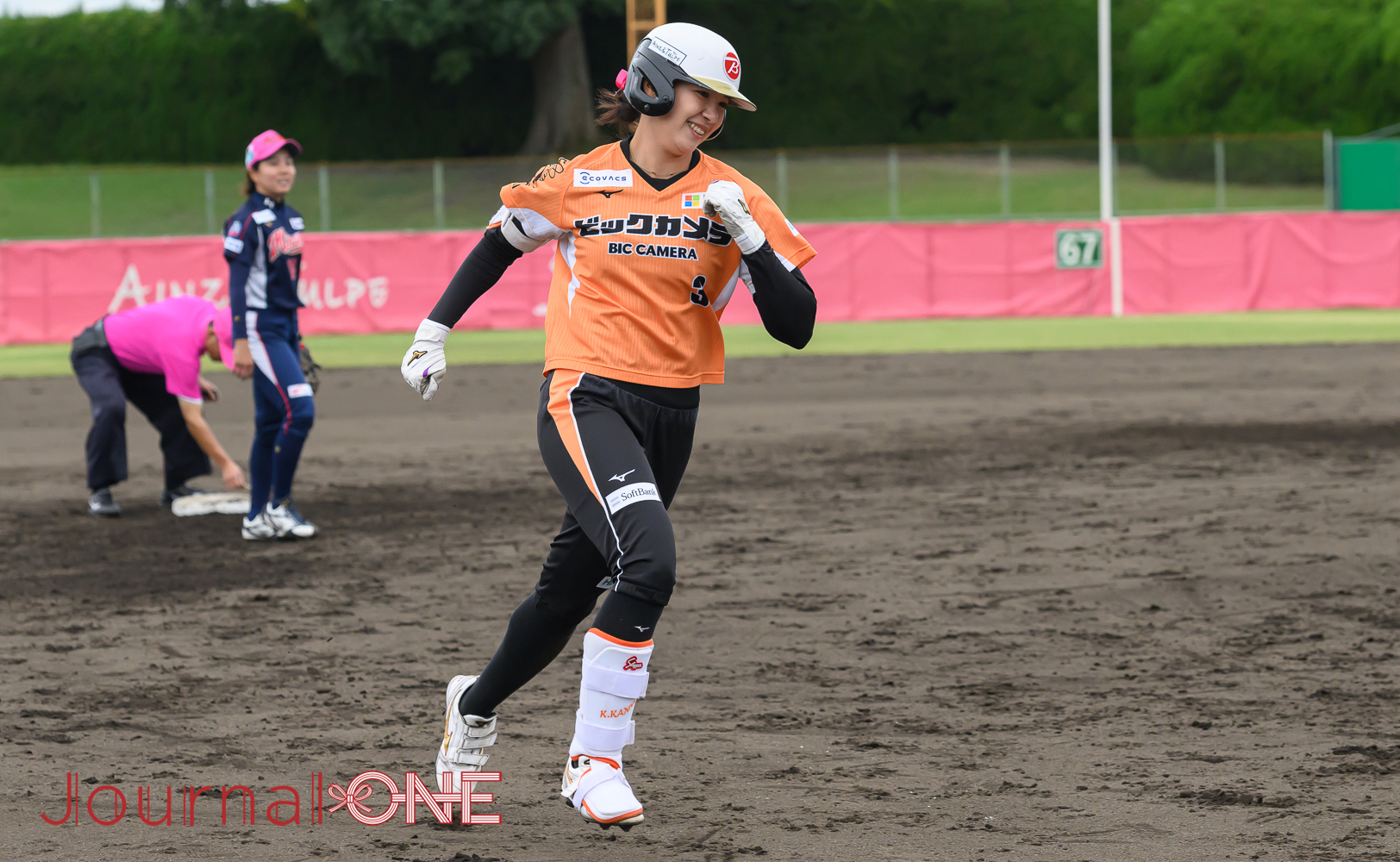 JournalｰONE | 女子ソフトボール JDリーグ 決勝本塁打を放ちダイヤモンドを回る工藤環奈（ビックカメラ高崎）-Journal-ONE撮影