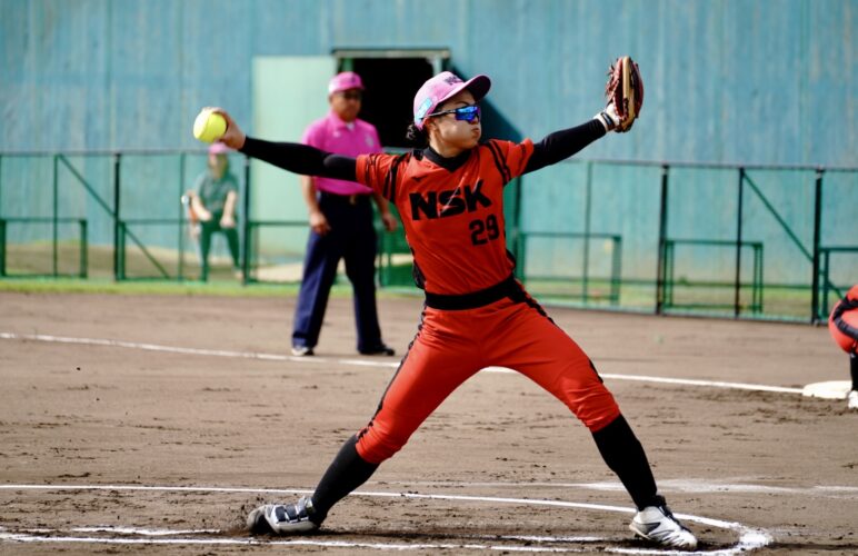 ソフトボール JDリーグ | NSK vs SGH 8回完投の力投を見せた後藤明日香（日本精工）-JournalｰONE撮影