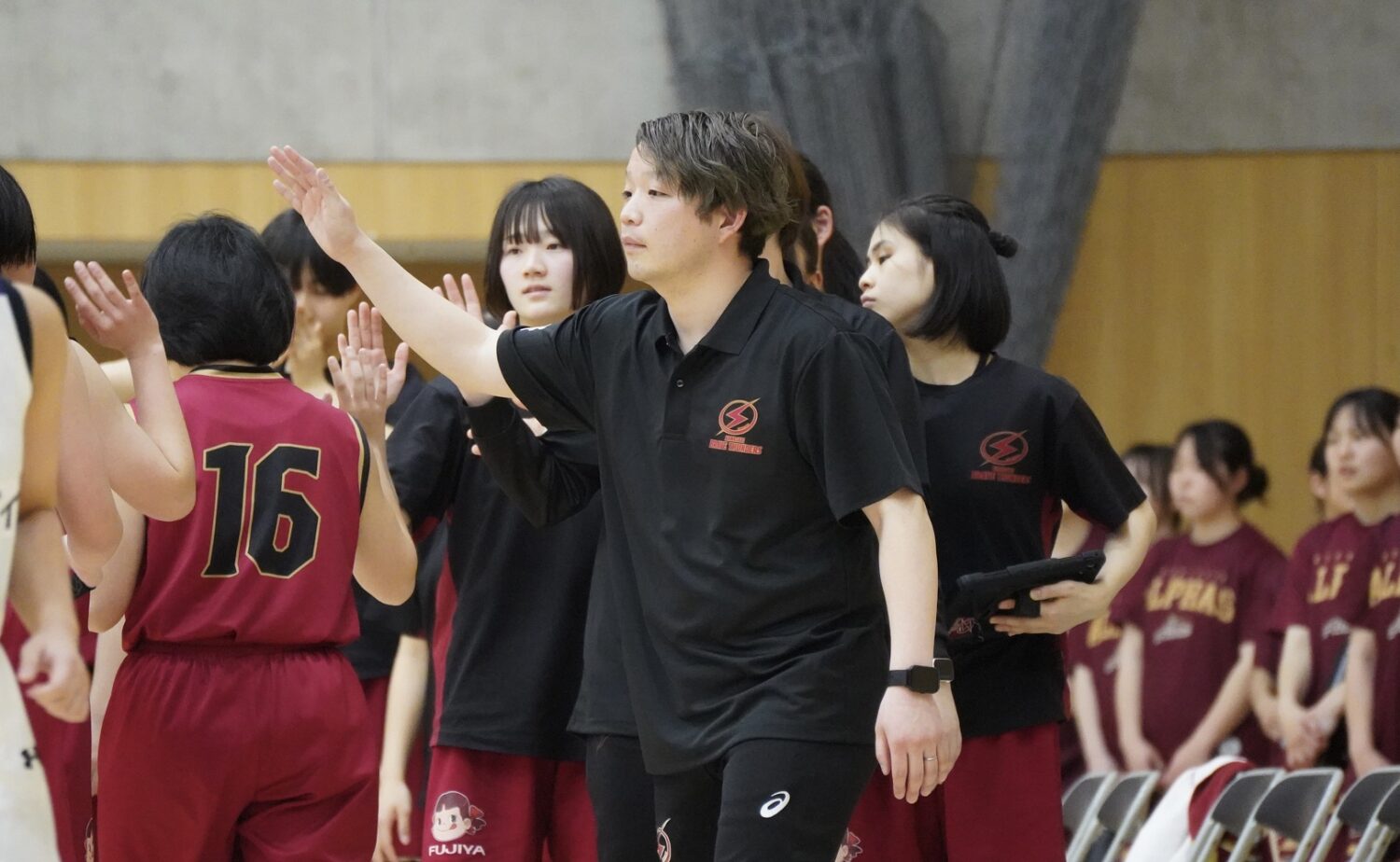 大会を企画した岩﨑HC∸吉川哲彦撮影