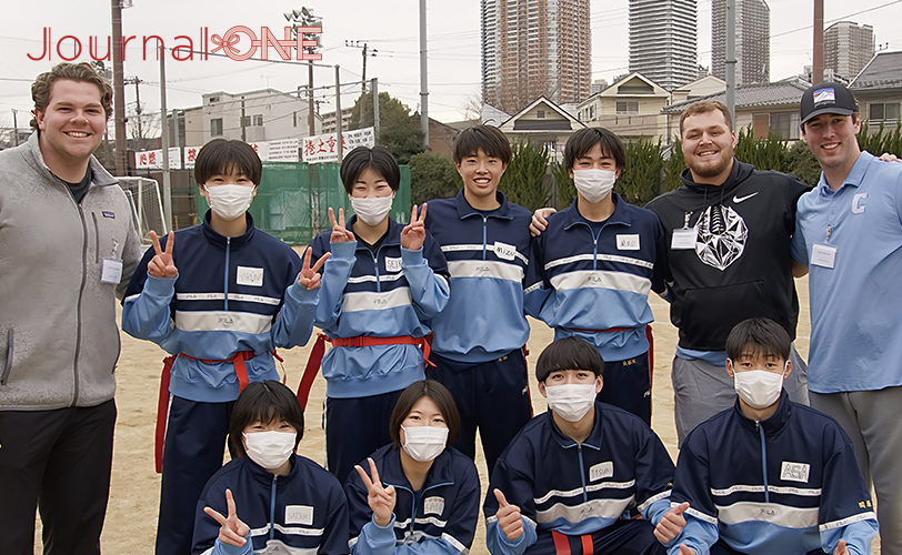 Football Ivy League players and Japanese high school students -Photo by Journal-ONE