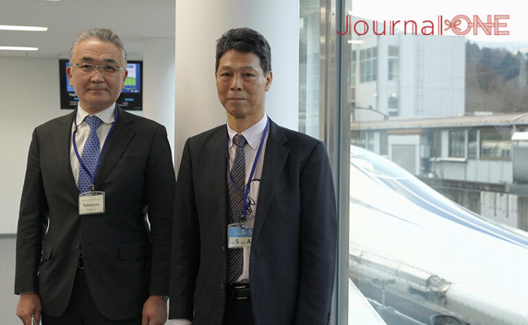 JR Central Vice President Akihiko Nakamura and Riichiro Fukahori, commissioner of the National Football Association -Photo by Journal-ONE