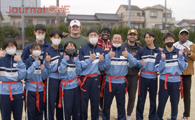 Football Ivy League players and Japanese high school students -Photo by Journal-ONE