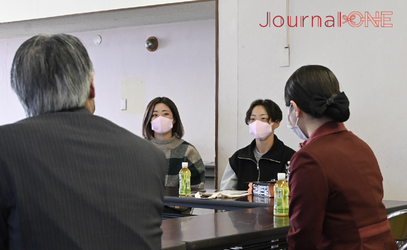 Report Aboard the Scenic Iyonada Monogatari Train By the Iyo Bank Vertz Softball Team -Photo by Journal-ONE