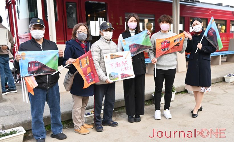 Report Aboard the Scenic Iyonada Monogatari Train By the Iyo Bank Vertz Softball Team -Photo by Journal-ONE