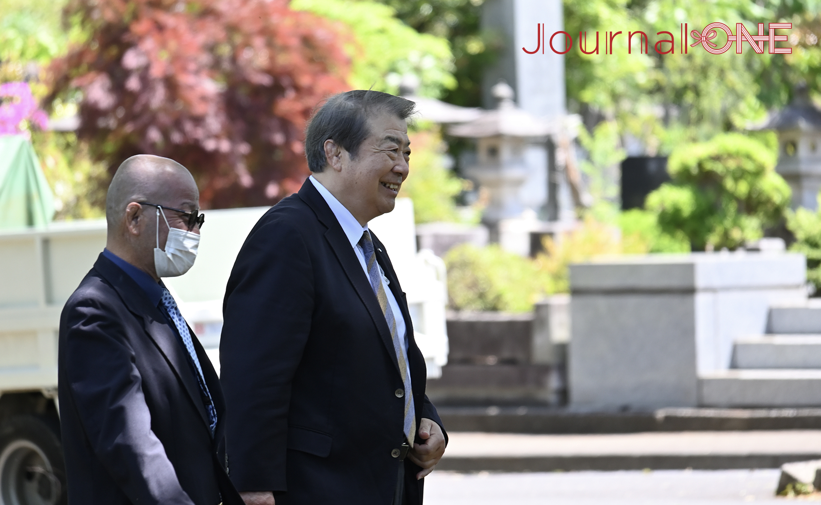 Mr. Haruki Uemura, Kodokan President, visit to the Kano Shihan's grave| Photo by Journal-ONE