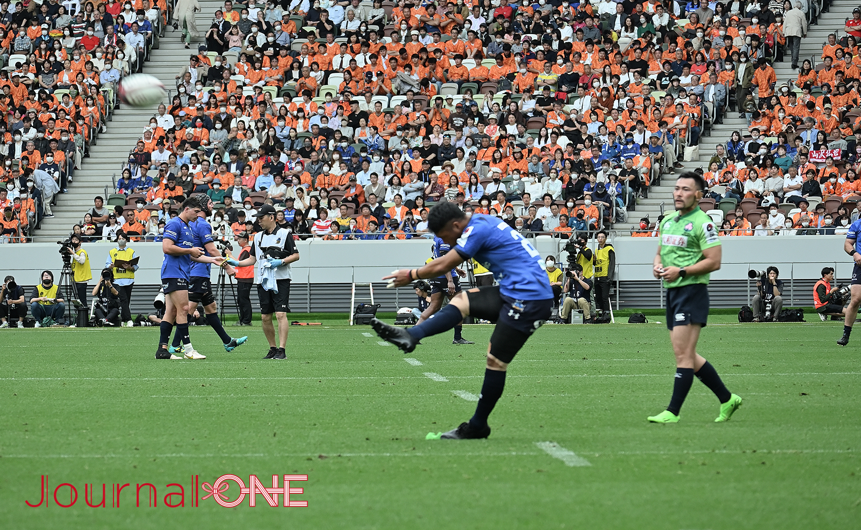 Japan Rugby League One final match, Takuya Yamasawa kicked the penalty Goal (panasonic Wild Knights); Photo by Journal-ONE