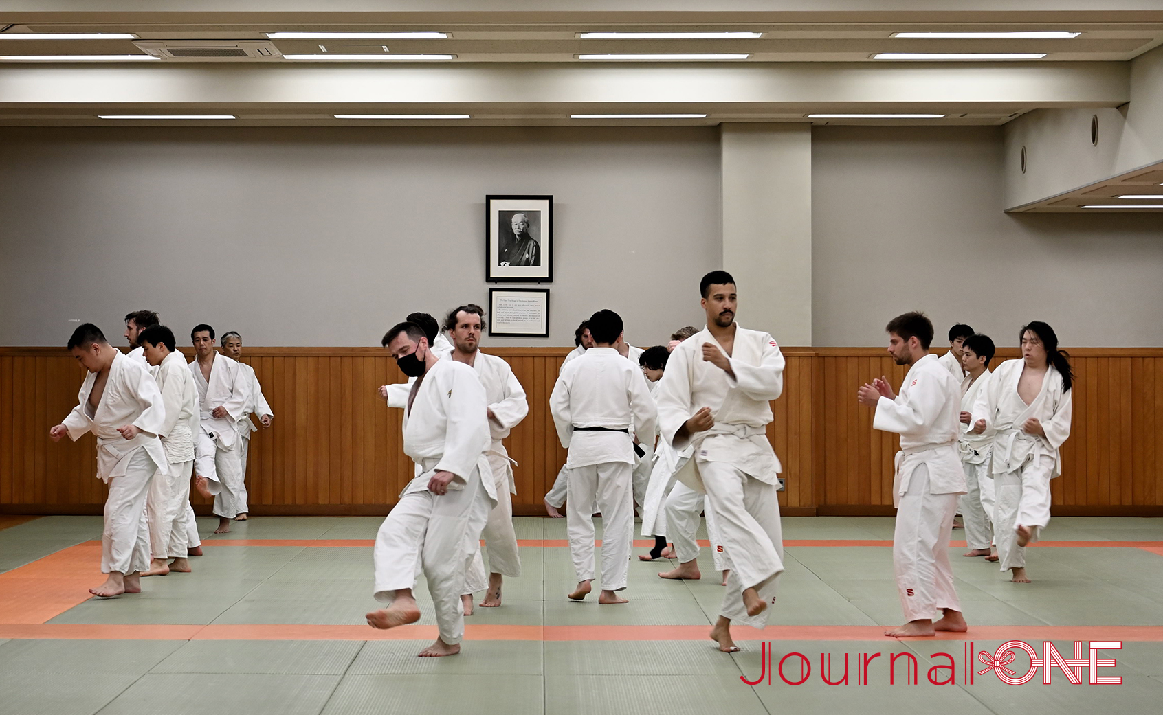 Foreigners from many countries studying at the Kodokan institute, the headquarter of Judo - photo by Journal-ONE